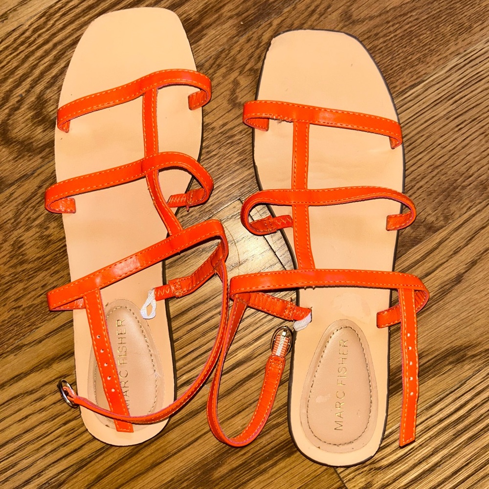 Marc Fisher Flat Strappy Orange Sandals 8M Summer Beach Cruise‎